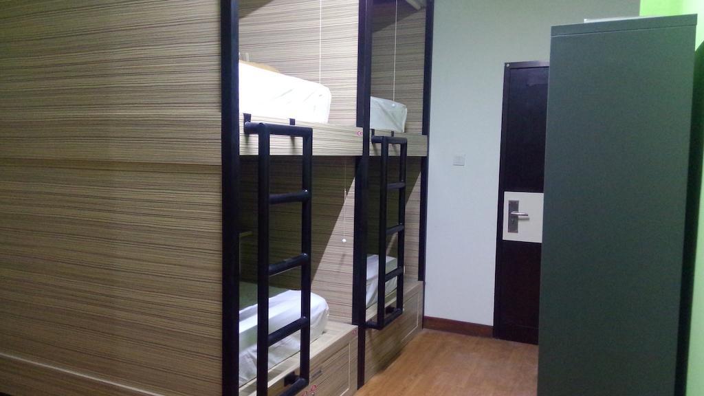 Cx Hostel Kuta Raya Oda fotoğraf