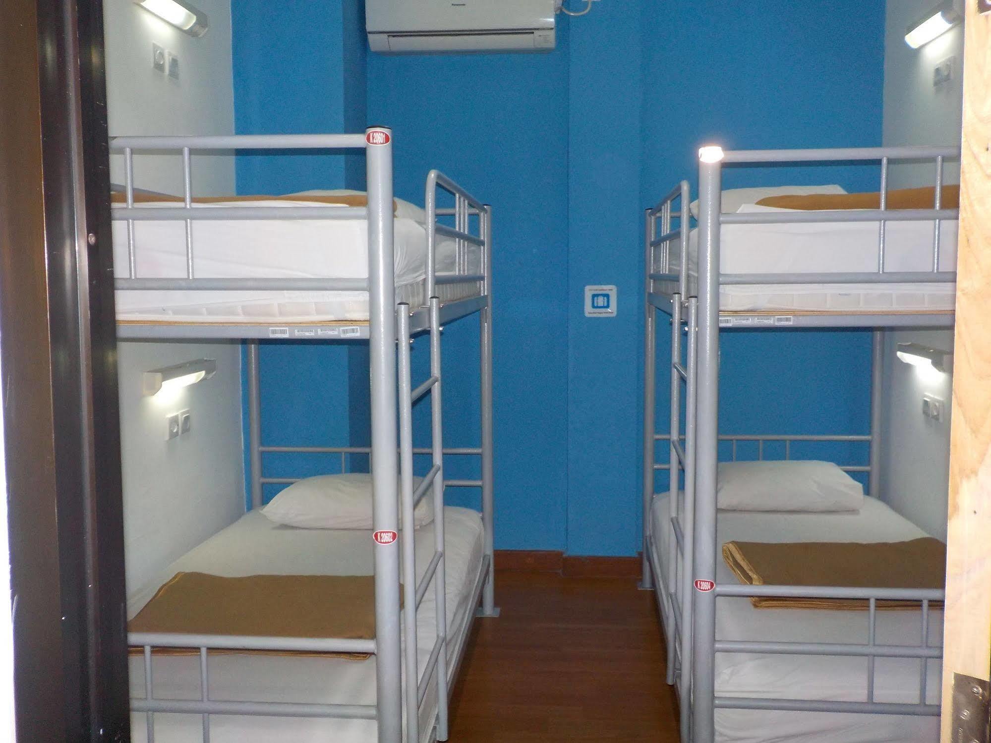 Cx Hostel Kuta Raya Dış mekan fotoğraf
