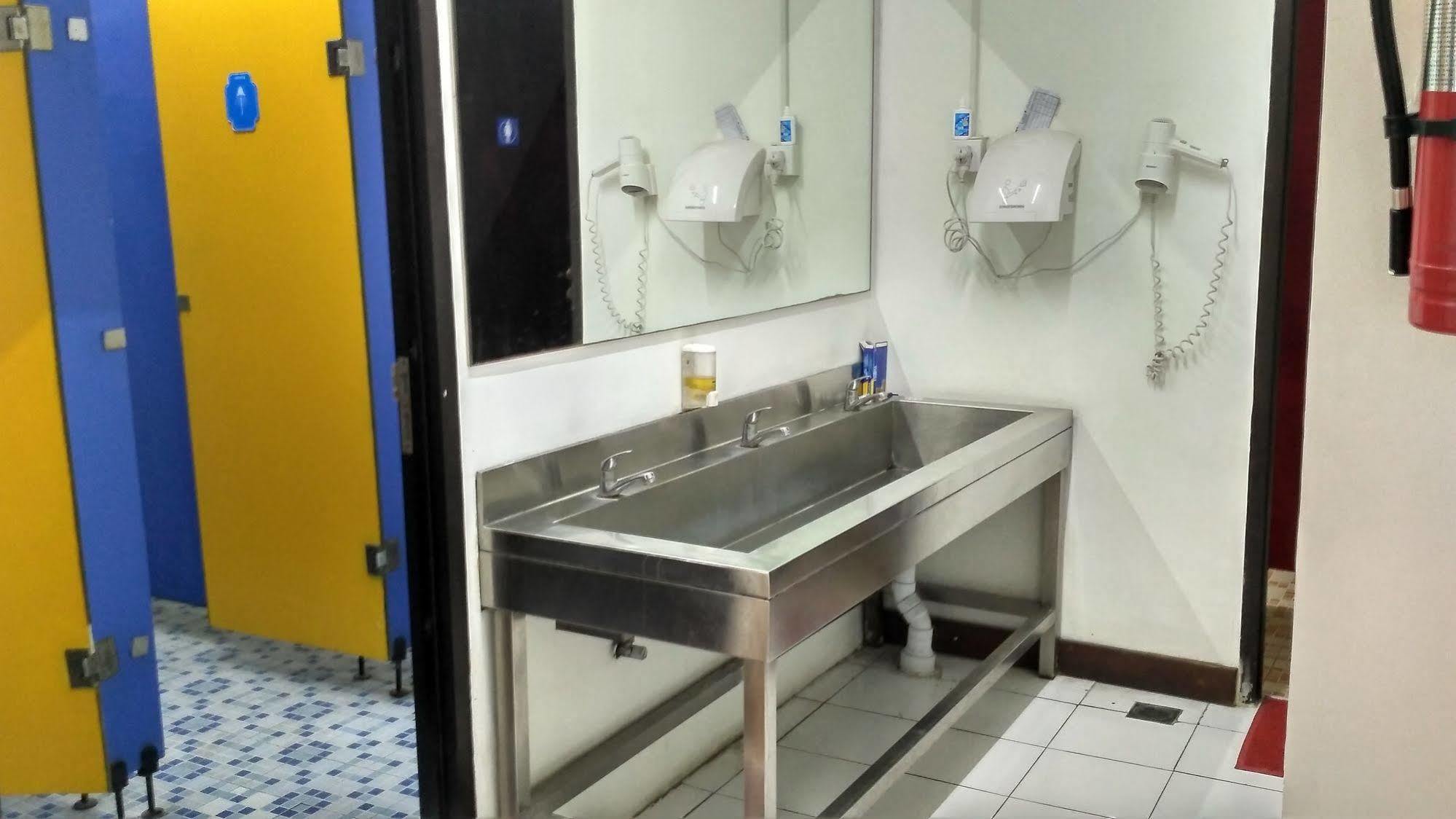 Cx Hostel Kuta Raya Dış mekan fotoğraf